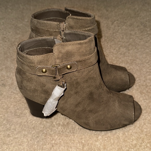 Charlotte Russe Lucite Booties Size 9 Color Khaki - Picture 4 of 13